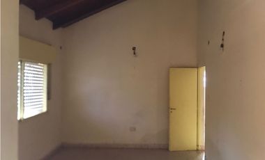 VENDO IMPONENTE CASA EN ESQ, A METROS DE COSTANERA, POSADAS MNES.