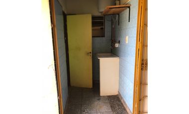 VENDO IMPONENTE CASA EN ESQ, A METROS DE COSTANERA, POSADAS MNES.