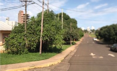 VENDO IMPONENTE CASA EN ESQ, A METROS DE COSTANERA, POSADAS MNES.