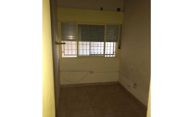 VENDO IMPONENTE CASA EN ESQ, A METROS DE COSTANERA, POSADAS MNES.