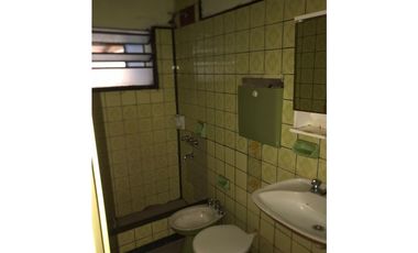 VENDO IMPONENTE CASA EN ESQ, A METROS DE COSTANERA, POSADAS MNES.