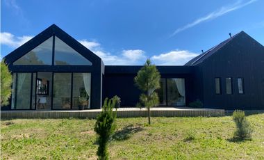 CASA EN VENTA EN COSTA ESMERALDA - ECUESTRE 371