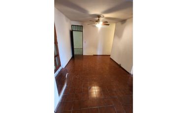 VENDO CASA CON 3 HABITACIONES/2 BAÑOS /COCHERA/PATIO/TERRAZA /MAIPU
