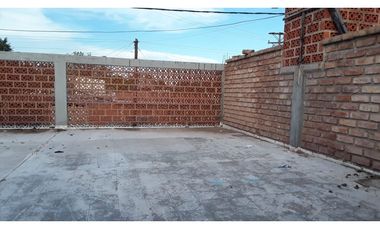 VENDO CASA CON 3 HABITACIONES/2 BAÑOS /COCHERA/PATIO/TERRAZA /MAIPU