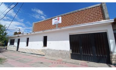 VENDO CASA CON 3 HABITACIONES/2 BAÑOS /COCHERA/PATIO/TERRAZA /MAIPU