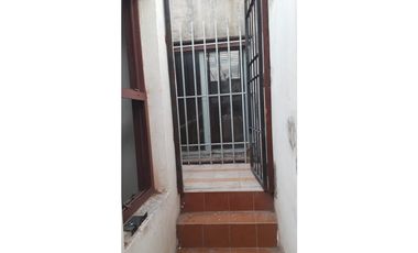 VENDO CASA CON 3 HABITACIONES/2 BAÑOS /COCHERA/PATIO/TERRAZA /MAIPU