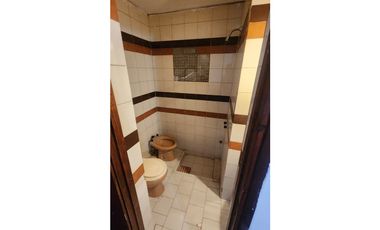 VENDO CASA CON 3 HABITACIONES/2 BAÑOS /COCHERA/PATIO/TERRAZA /MAIPU