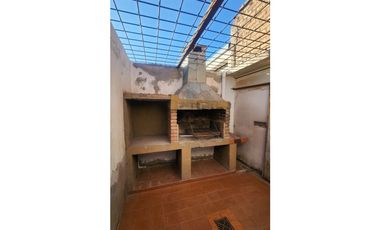 VENDO CASA CON 3 HABITACIONES/2 BAÑOS /COCHERA/PATIO/TERRAZA /MAIPU