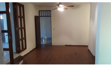 VENDO CASA CON 3 HABITACIONES/2 BAÑOS /COCHERA/PATIO/TERRAZA /MAIPU