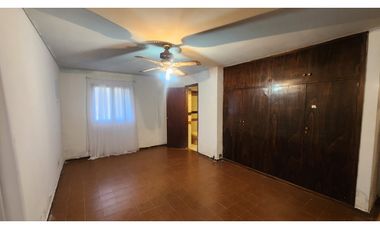 VENDO CASA CON 3 HABITACIONES/2 BAÑOS /COCHERA/PATIO/TERRAZA /MAIPU