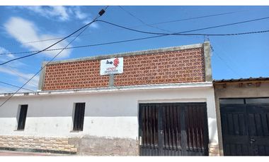 VENDO CASA CON 3 HABITACIONES/2 BAÑOS /COCHERA/PATIO/TERRAZA /MAIPU