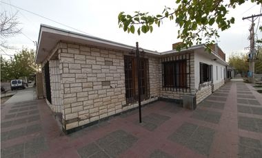 VENDO CASA CON 3 HABITACIONES/2 BAÑOS /COCHERA/PATIO/TERRAZA /MAIPU