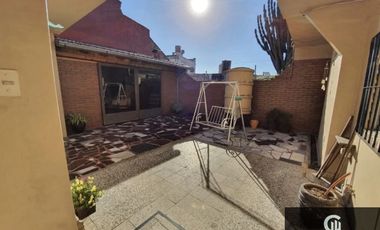 Casa en alquiler c/ cochera en Caseros