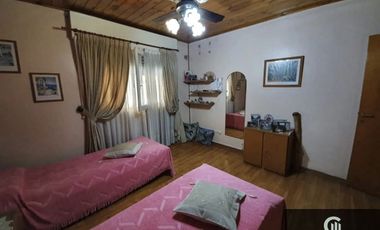 Casa en alquiler c/ cochera en Caseros