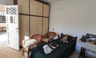 Casa en alquiler c/ cochera en Caseros