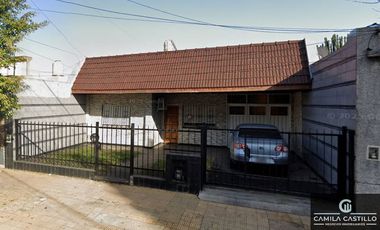 Casa en alquiler c/ cochera en Caseros