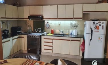 Casa en venta c/ cochera en Caseros