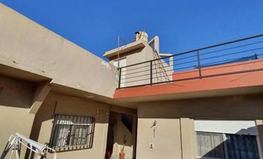 Casa en venta c/ cochera en Caseros