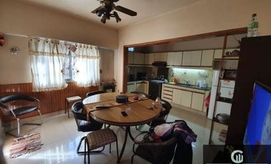 Casa en alquiler c/ cochera en Caseros