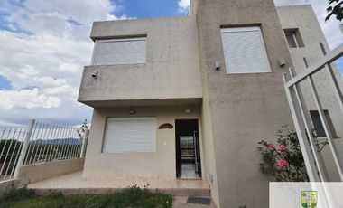 00312 Casa moderna con vista al río Panaholma p/ 6 Villa Cura Brochero