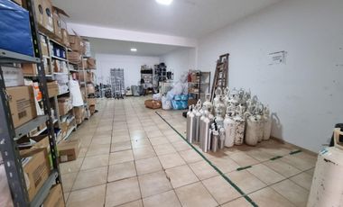 Local comercial en venta 3 niveles con ascensor y terraza Echesortu