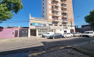 Local comercial en venta 3 niveles con ascensor y terraza Echesortu
