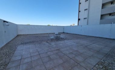 Local comercial en venta 3 niveles con ascensor y terraza Echesortu