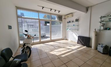 Local comercial en venta 3 niveles con ascensor y terraza Echesortu