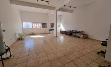 Local comercial en venta 3 niveles con ascensor y terraza Echesortu