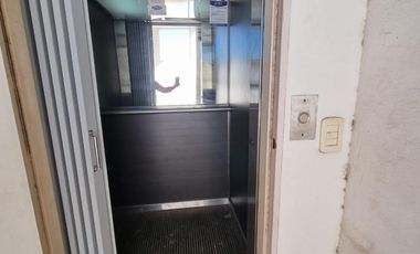 Local comercial en venta 3 niveles con ascensor y terraza Echesortu