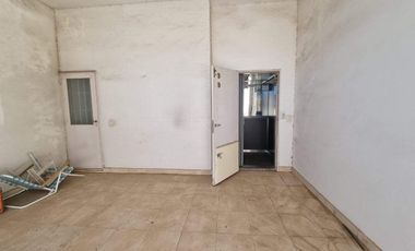 Local comercial en venta 3 niveles con ascensor y terraza Echesortu