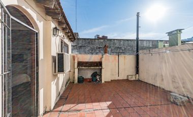 VENTA PH 4 AMBIENTES CON PATIO Y TERRAZA PROPIA