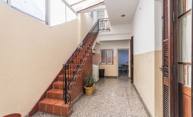 VENTA PH 4 AMBIENTES CON PATIO Y TERRAZA PROPIA