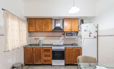 VENTA PH 4 AMBIENTES CON PATIO Y TERRAZA PROPIA