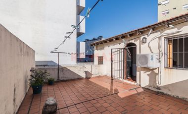 VENTA PH 4 AMBIENTES CON PATIO Y TERRAZA PROPIA