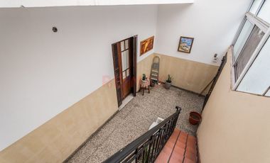 VENTA PH 4 AMBIENTES CON PATIO Y TERRAZA PROPIA