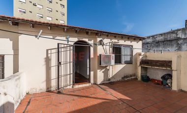 VENTA PH 4 AMBIENTES CON PATIO Y TERRAZA PROPIA