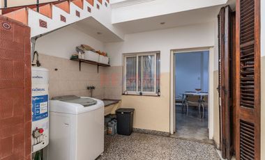 VENTA PH 4 AMBIENTES CON PATIO Y TERRAZA PROPIA