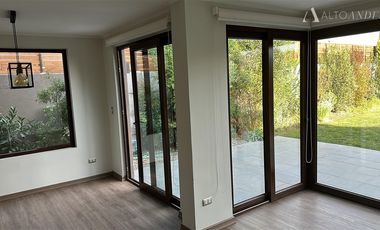 Casa en Venta en Santa Elena 570