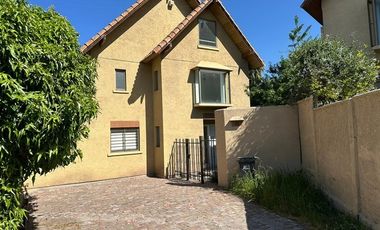 Casa en Arriendo en condominio los castaños