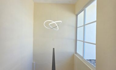 CASA EN VENTA DE 2 PLANTAS, 3 RECÁMARAS, 3.5 BAÑOS, COCHERA PARA 2 AUTOS