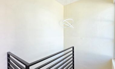 CASA EN VENTA DE 2 PLANTAS, 3 RECÁMARAS, 3.5 BAÑOS, COCHERA PARA 2 AUTOS