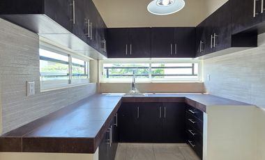 CASA EN VENTA DE 2 PLANTAS, 3 RECÁMARAS, 3.5 BAÑOS, COCHERA PARA 2 AUTOS