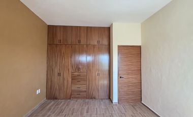 CASA EN VENTA DE 2 PLANTAS, 3 RECÁMARAS, 3.5 BAÑOS, COCHERA PARA 2 AUTOS
