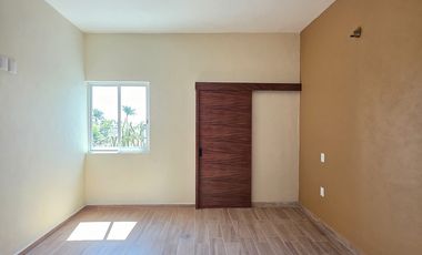 CASA EN VENTA DE 2 PLANTAS, 3 RECÁMARAS, 3.5 BAÑOS, COCHERA PARA 2 AUTOS