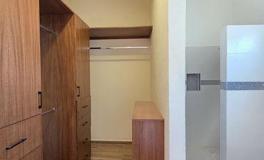 CASA EN VENTA DE 2 PLANTAS, 3 RECÁMARAS, 3.5 BAÑOS, COCHERA PARA 2 AUTOS