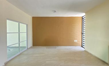 CASA EN VENTA DE 2 PLANTAS, 3 RECÁMARAS, 3.5 BAÑOS, COCHERA PARA 2 AUTOS