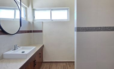 CASA EN VENTA DE 2 PLANTAS, 3 RECÁMARAS, 3.5 BAÑOS, COCHERA PARA 2 AUTOS