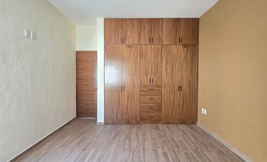 CASA EN VENTA DE 2 PLANTAS, 3 RECÁMARAS, 3.5 BAÑOS, COCHERA PARA 2 AUTOS