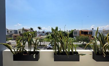 CASA EN VENTA DE 2 PLANTAS, 3 RECÁMARAS, 3.5 BAÑOS, COCHERA PARA 2 AUTOS